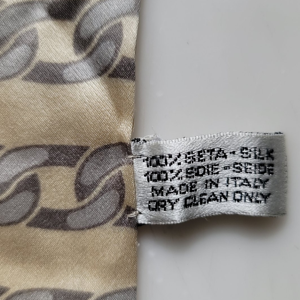 AUTHENTIC GOLD CHANEL VINTAGE SILK SCARF - Picture 4 of 8